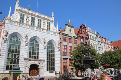 Danzig-Marktplatz-Langgasse.jpg