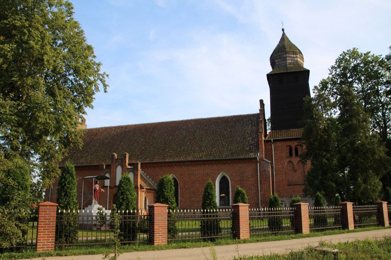 Locken ev. Kirche 01.jpg